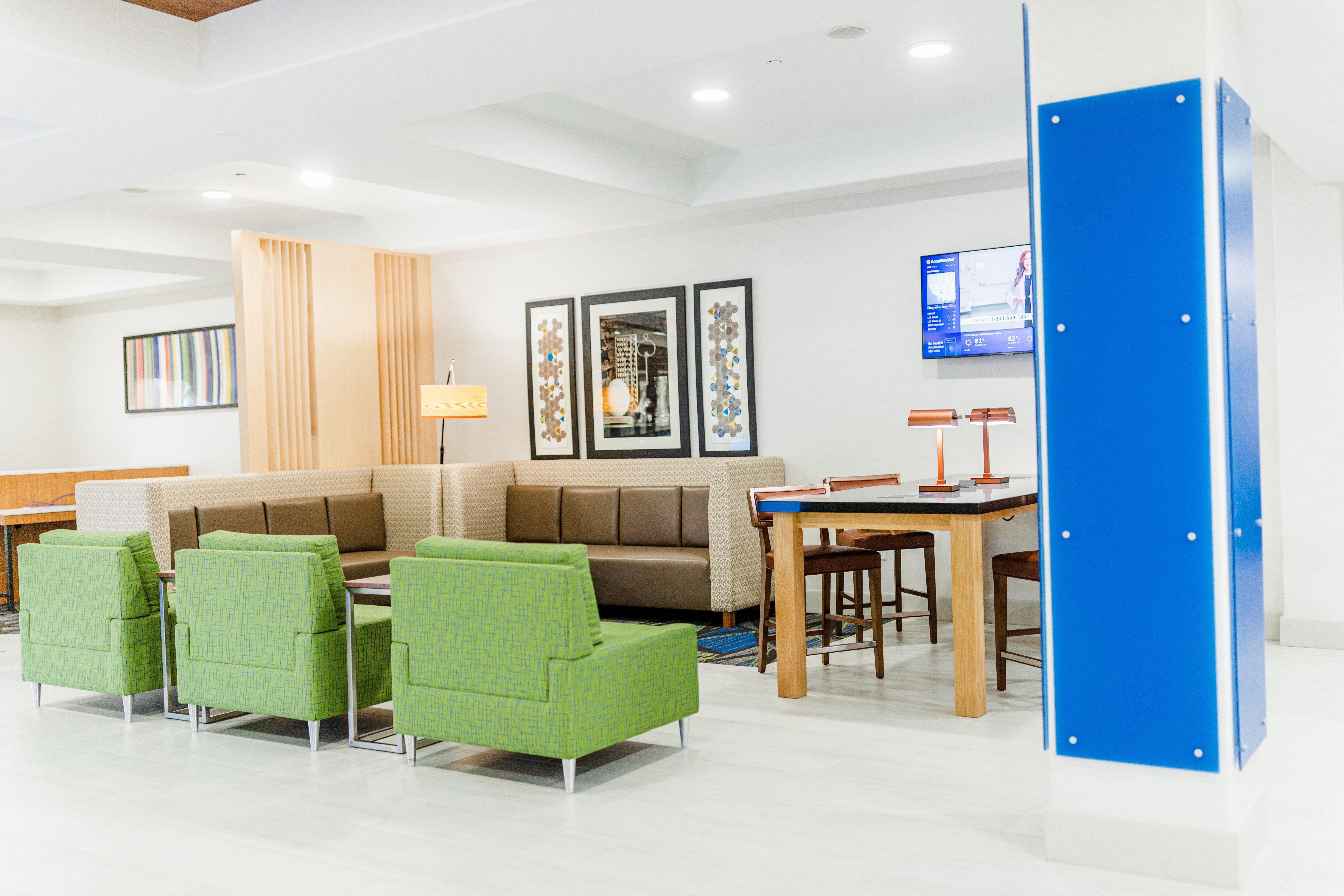Holiday Inn Express - Andalusia By Ihg Buitenkant foto