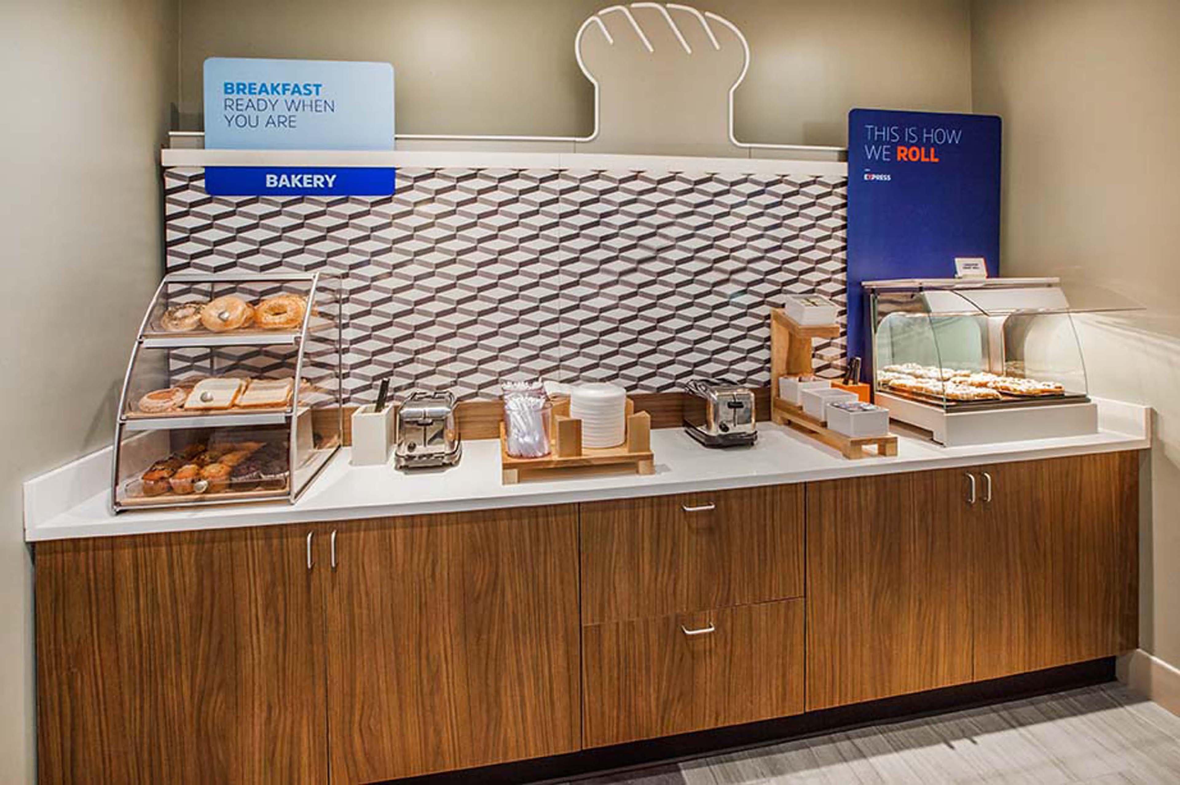 Holiday Inn Express - Andalusia By Ihg Buitenkant foto